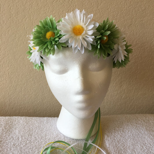 Small Wreath - Every other green & white daisies (6)