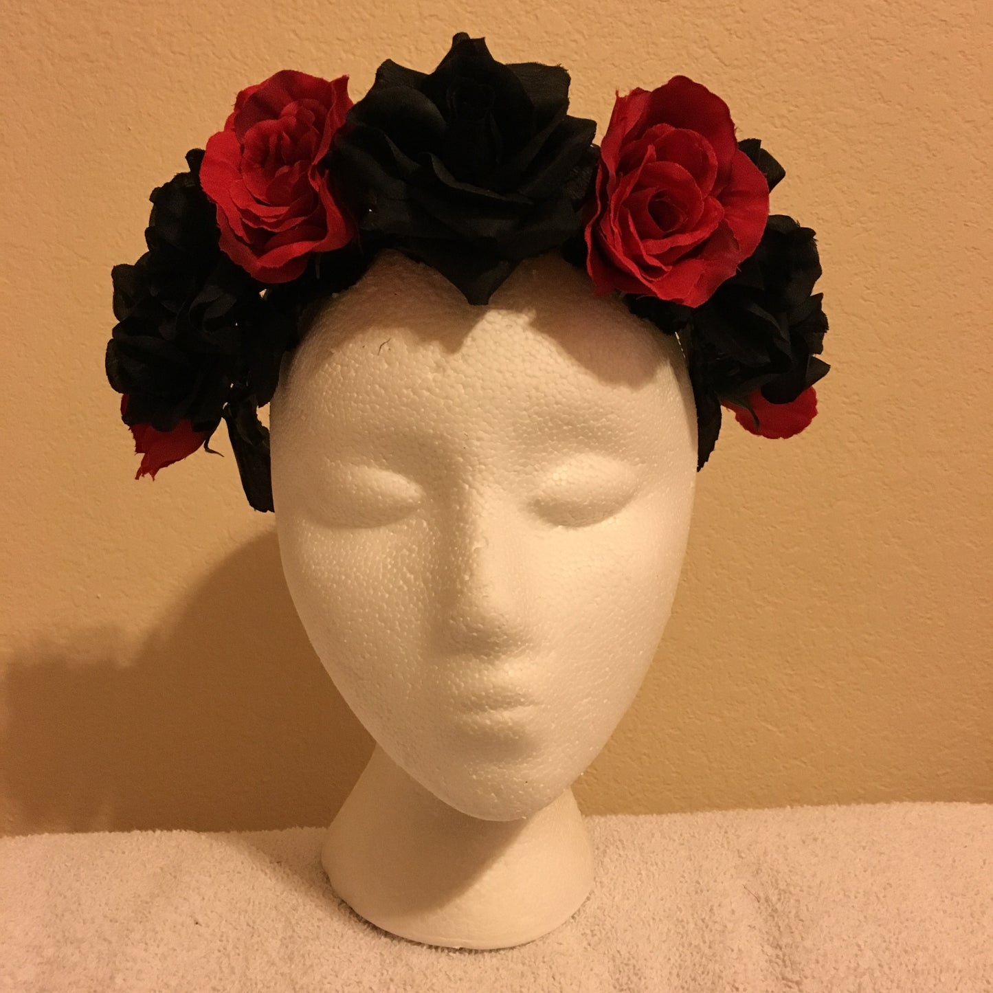 Small Wreath - Black & red roses