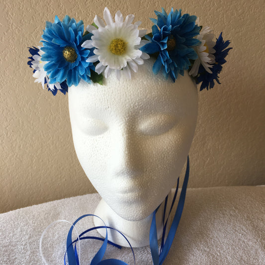 Small Wreath - Light blue, dark blue, & white daisies