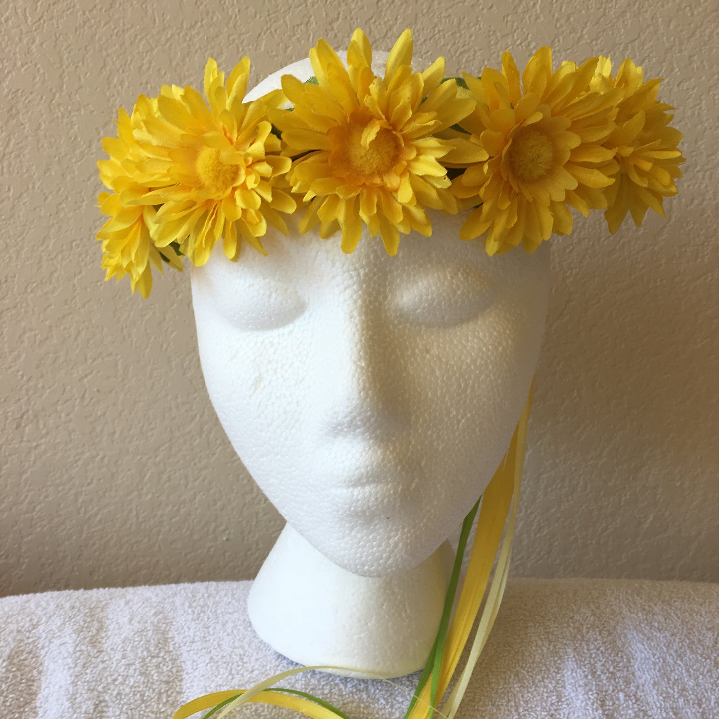 Small Wreath - All yellow daisies