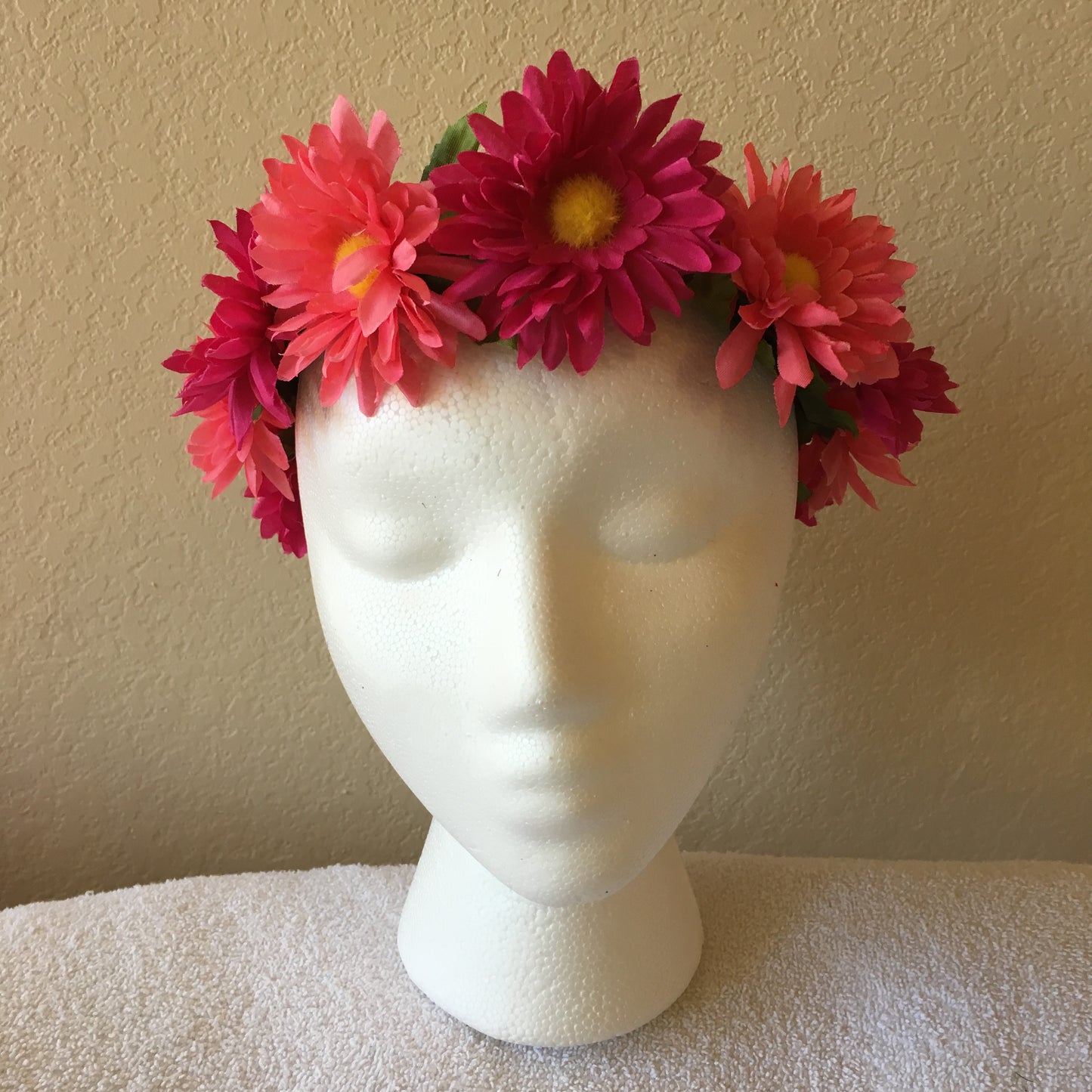 Small Wreath - Hot pink & light pink daisies