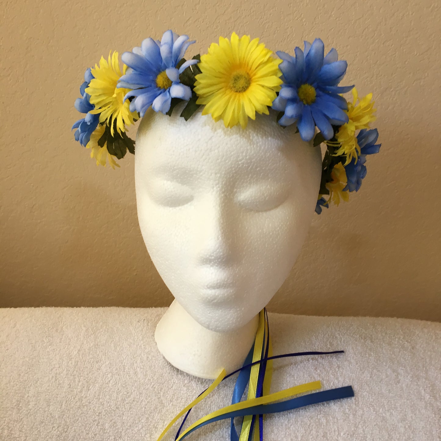 Small Wreath - Blue & yellow daisies
