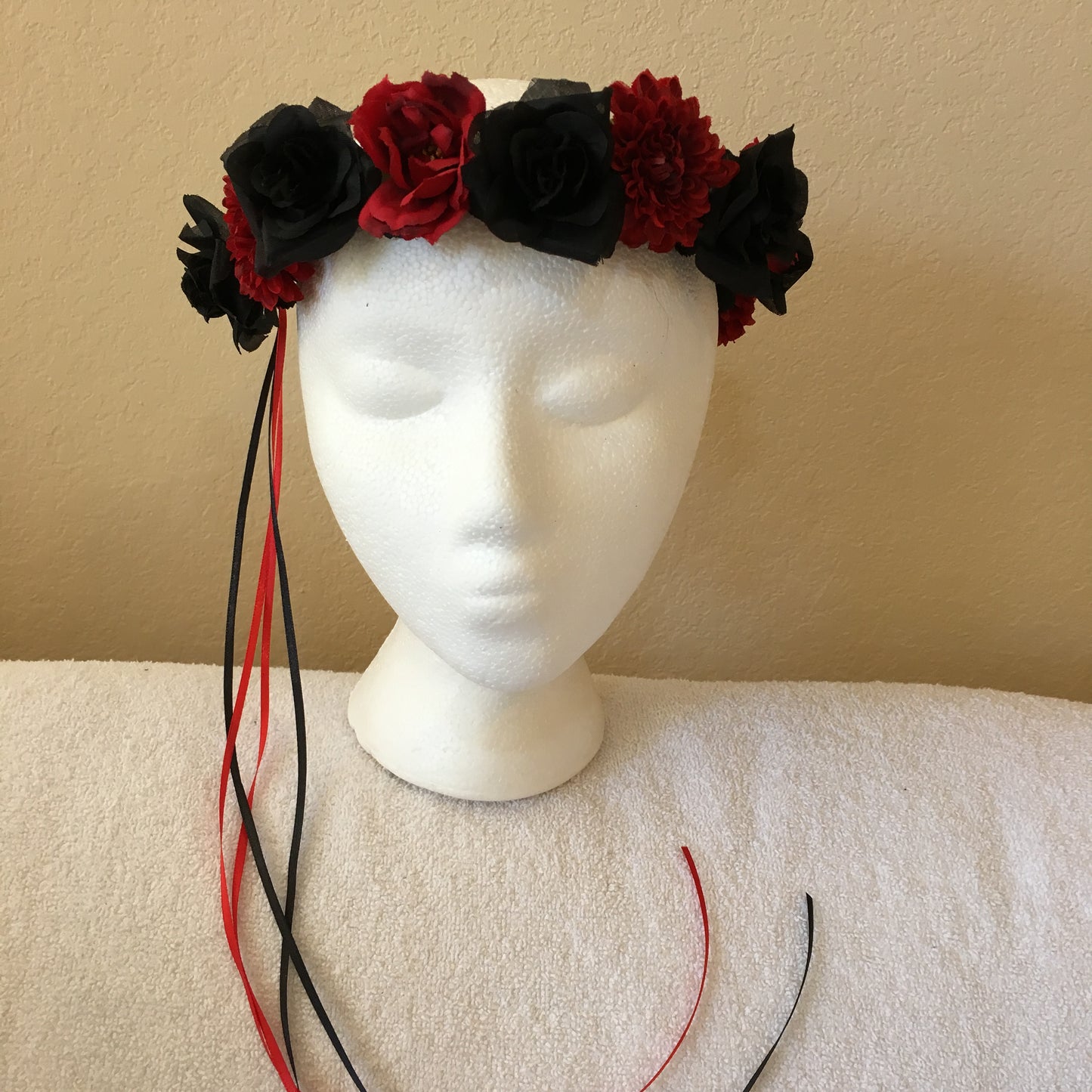 Small Wreath - Black roses & red flowers