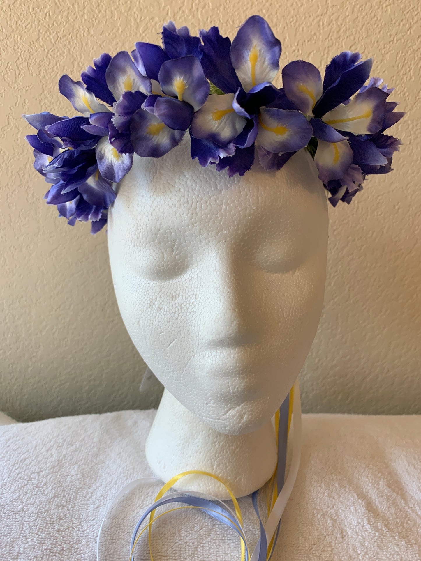 Small Wreath - Iris with Beige Centers