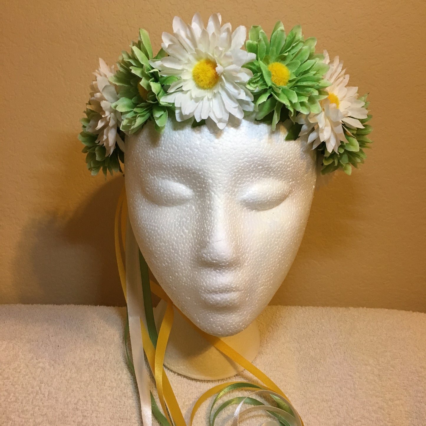 Small Wreath - Every other green & white daisies (2)