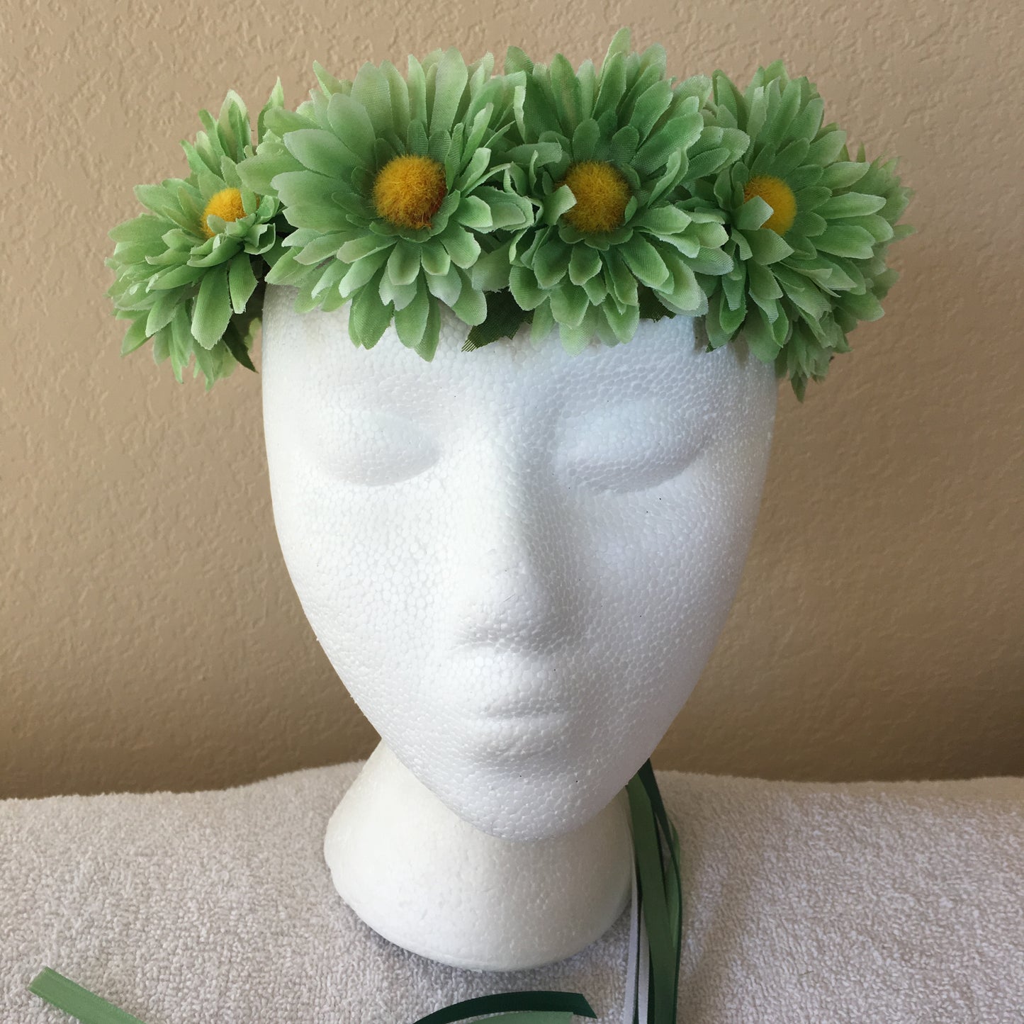 Small Wreath - Mint green daisies (5)