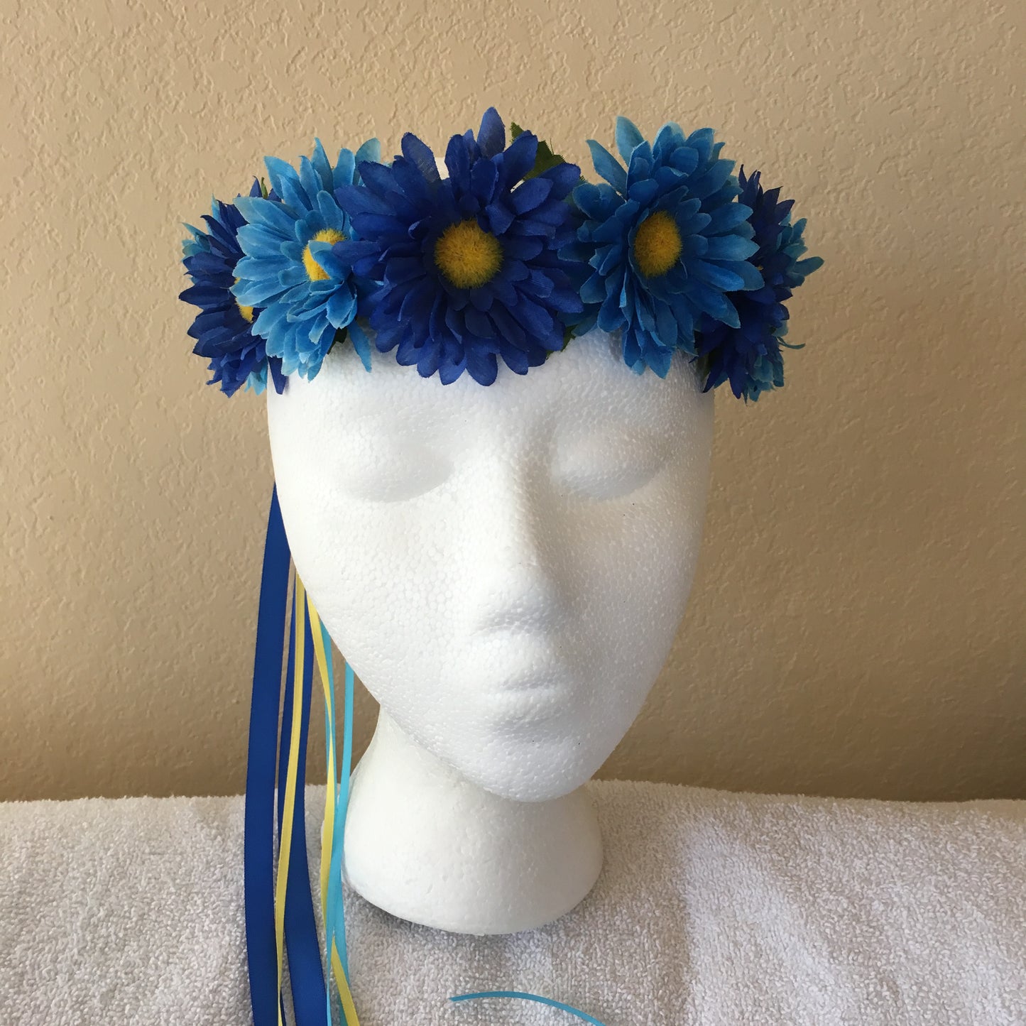 Small Wreath - Every other light and dark blue daisies (2)