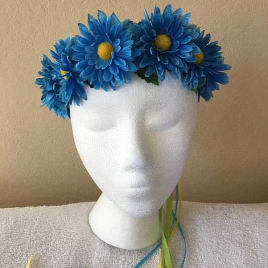 Small Wreath - All light blue daisies