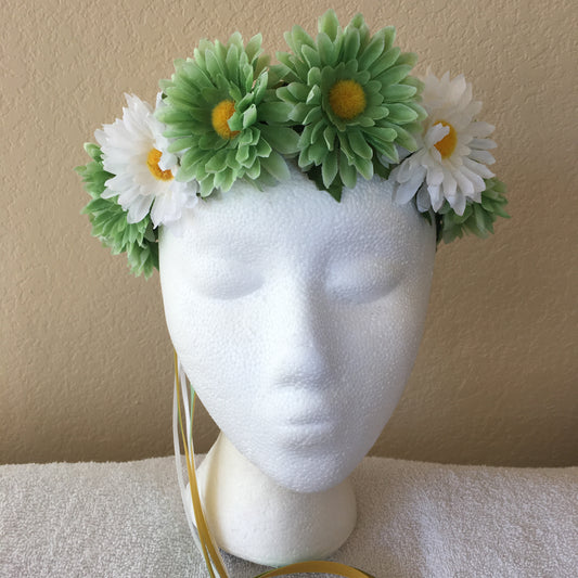 Small Wreath - Two center mint daisies w/ white daisies accents