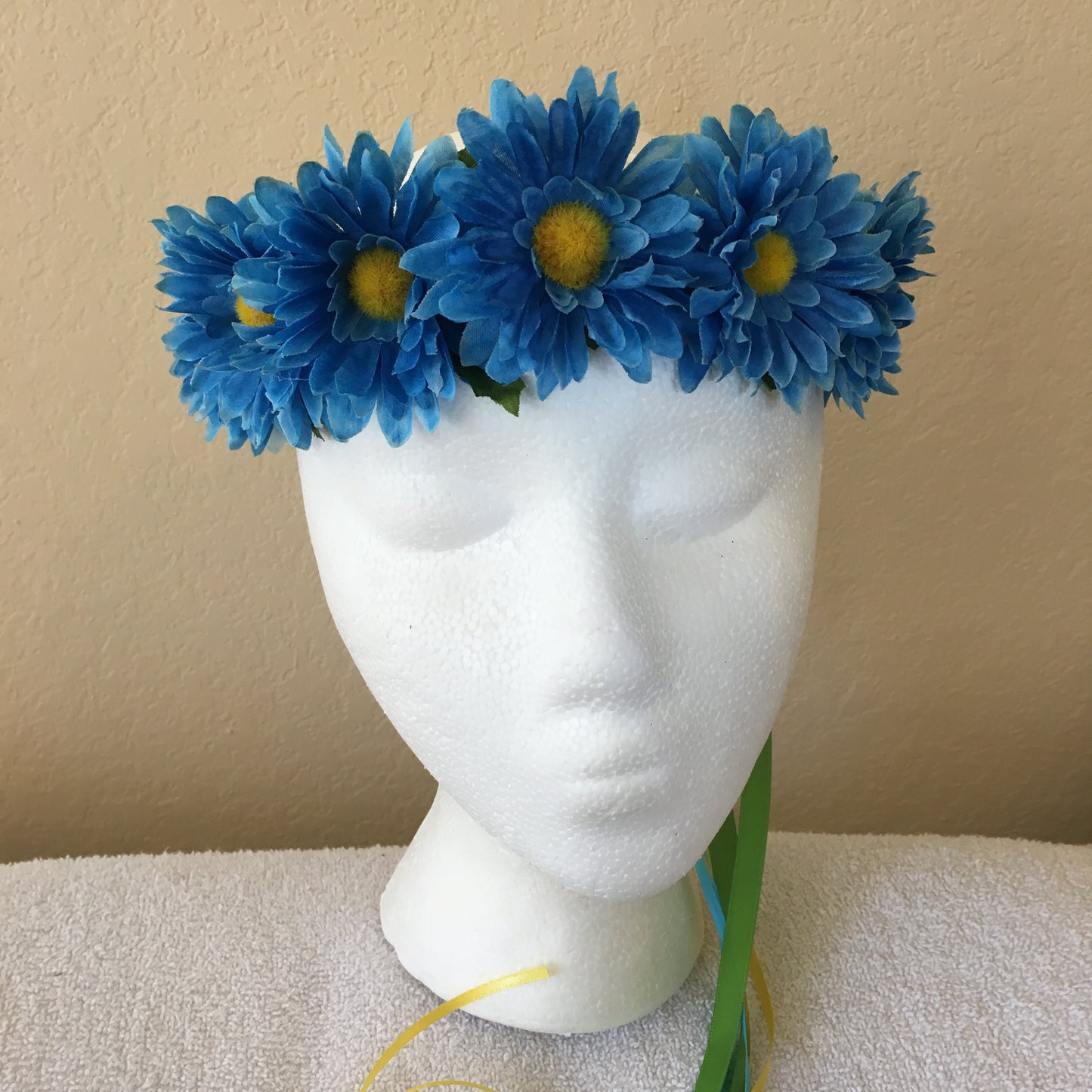 Small Wreath - All light blue daisies (2)