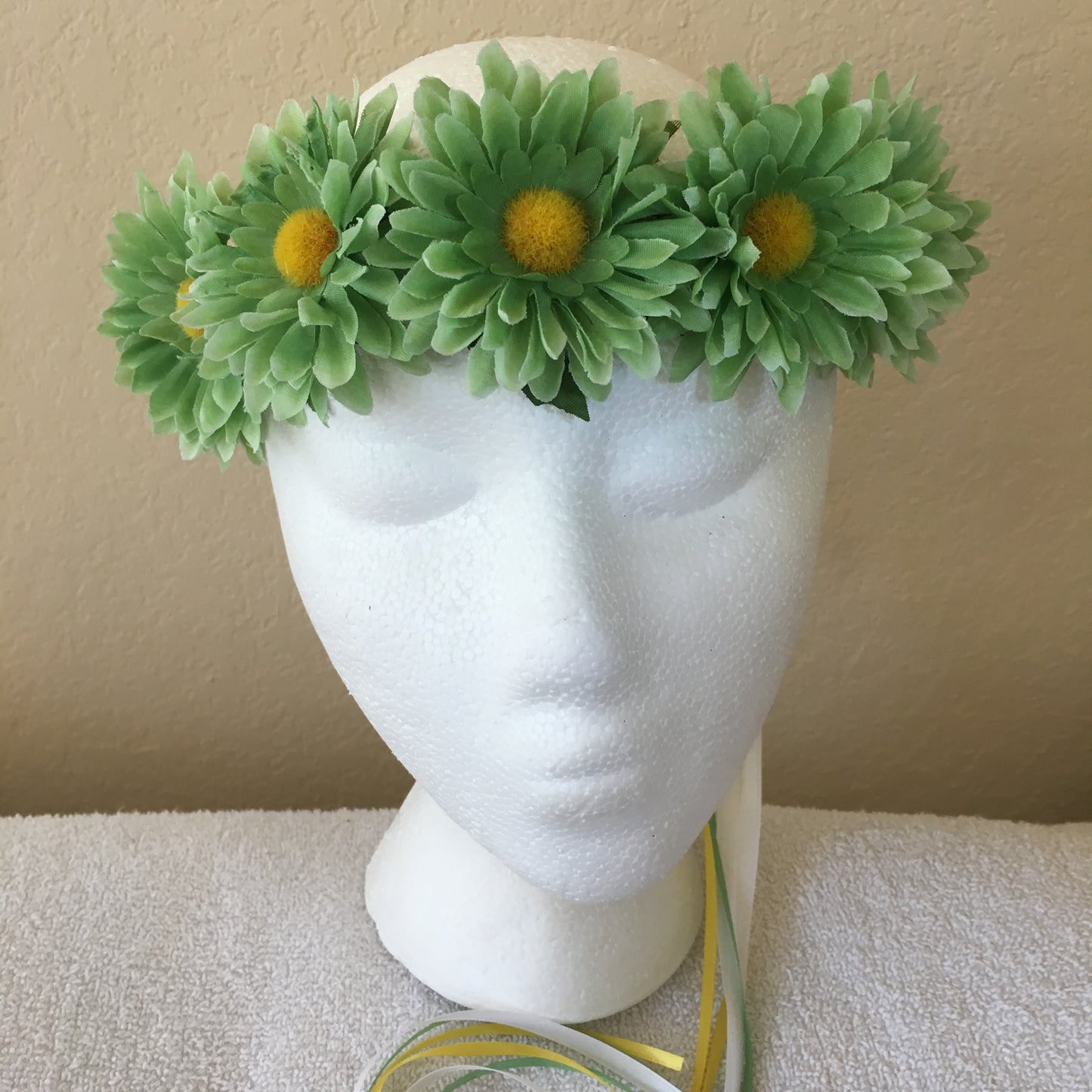 Small Wreath - Mint green daisies (6)