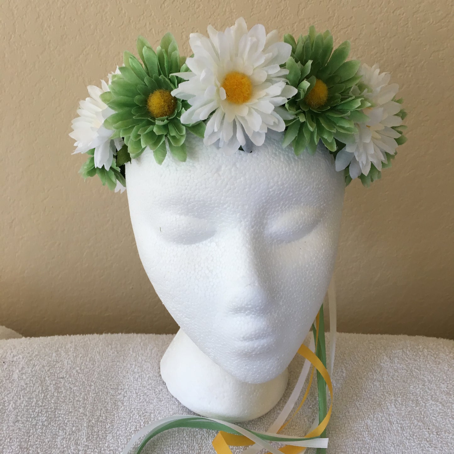 Small Wreath - Every other green & white daisies (4)