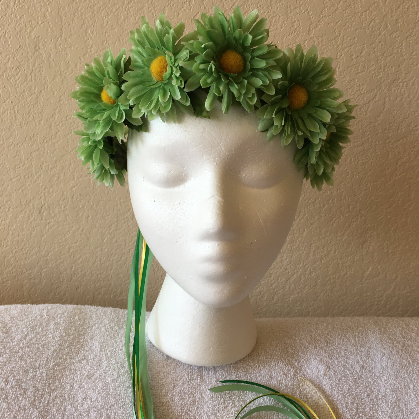 Small Wreath - Mint green daisies (8)