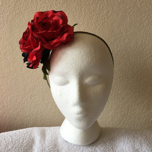 Side Wreath - Red & black roses