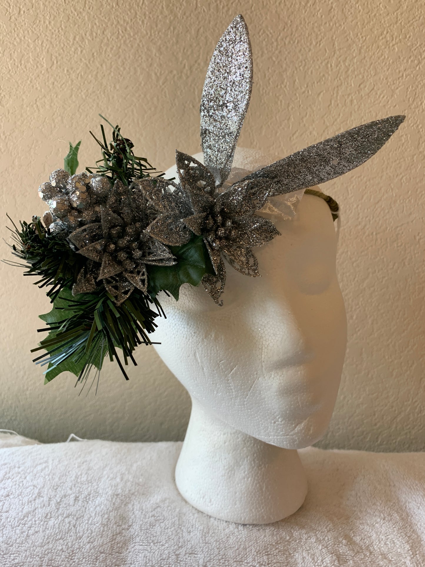 Sides Wreath - Silver Sparkles with Pinecone