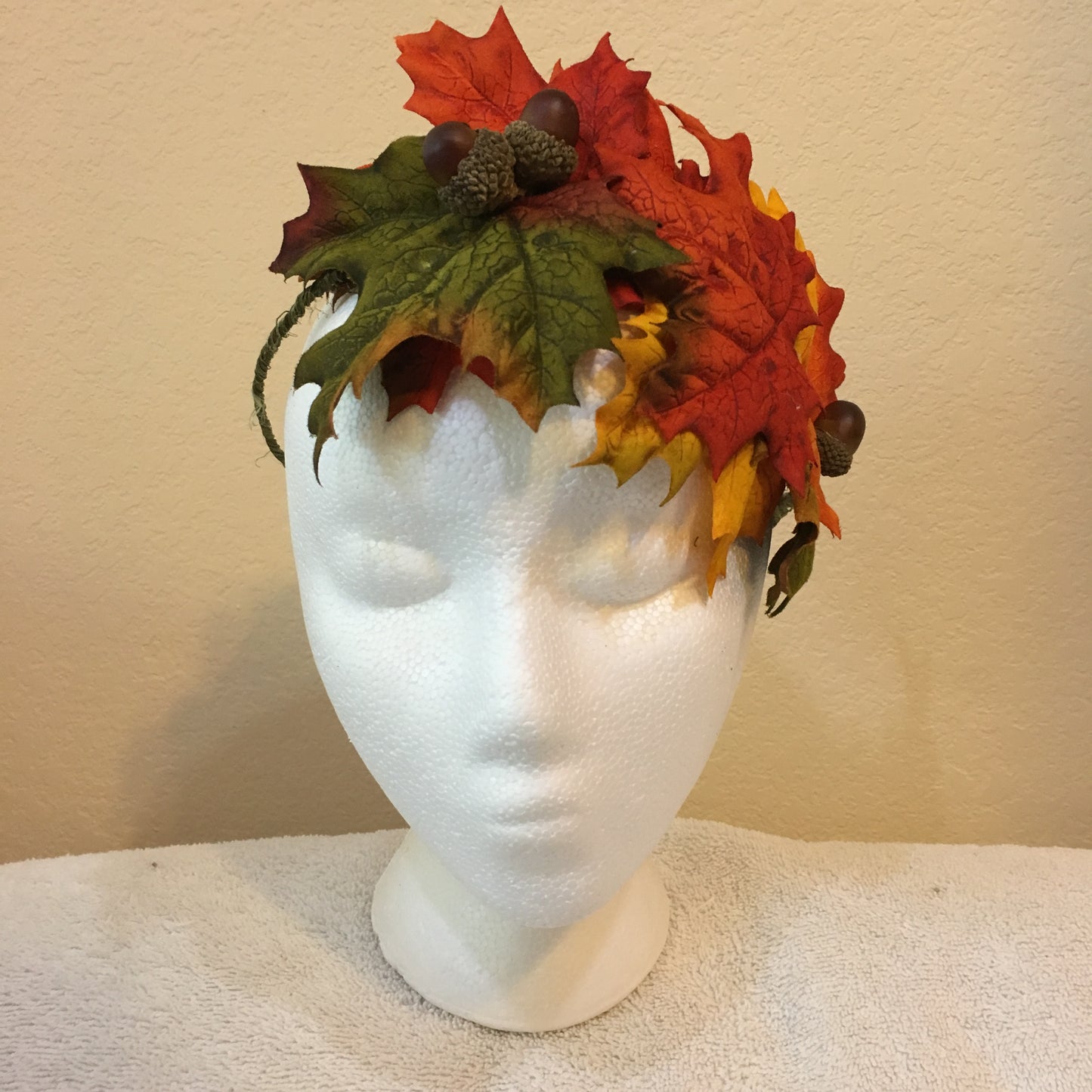 Side Wreath - Red, yellow & green fall leaves w/ acorns