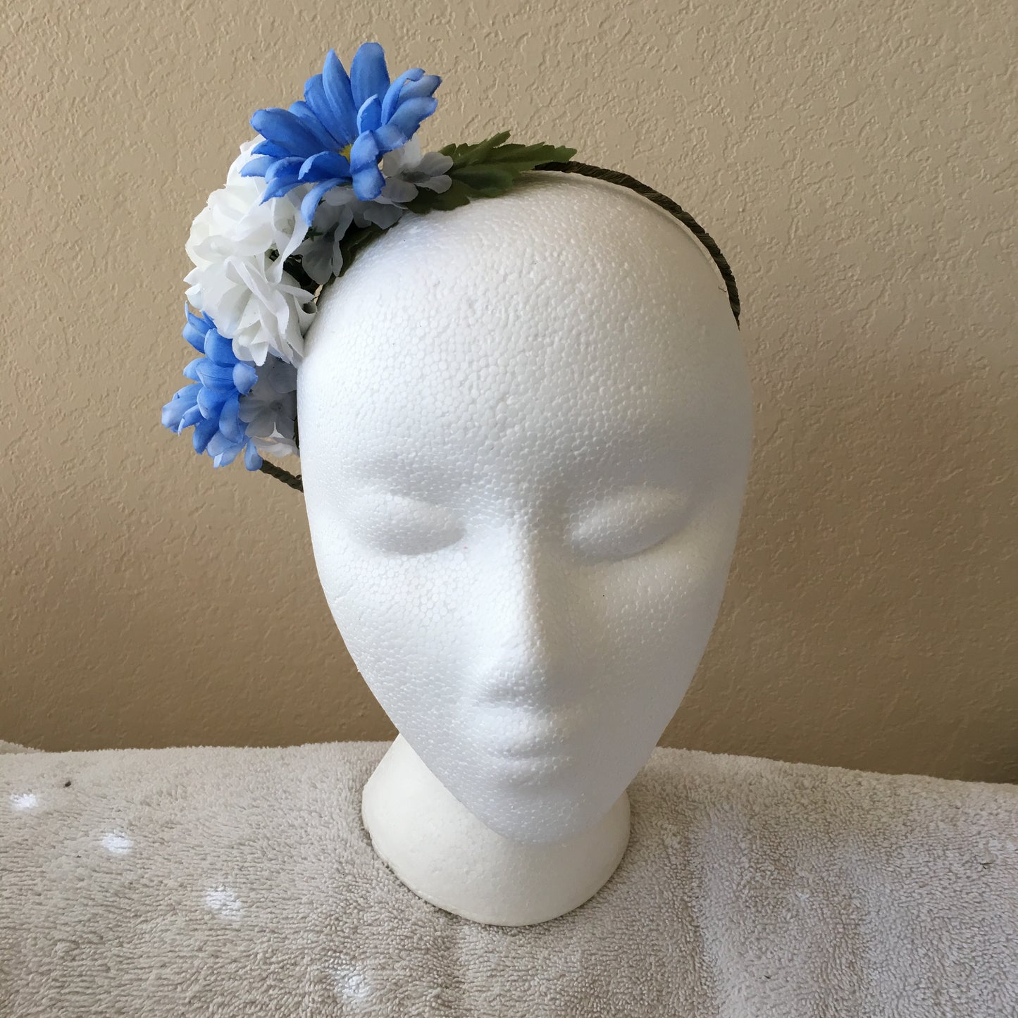 Side Wreath - White roses & blue daisies