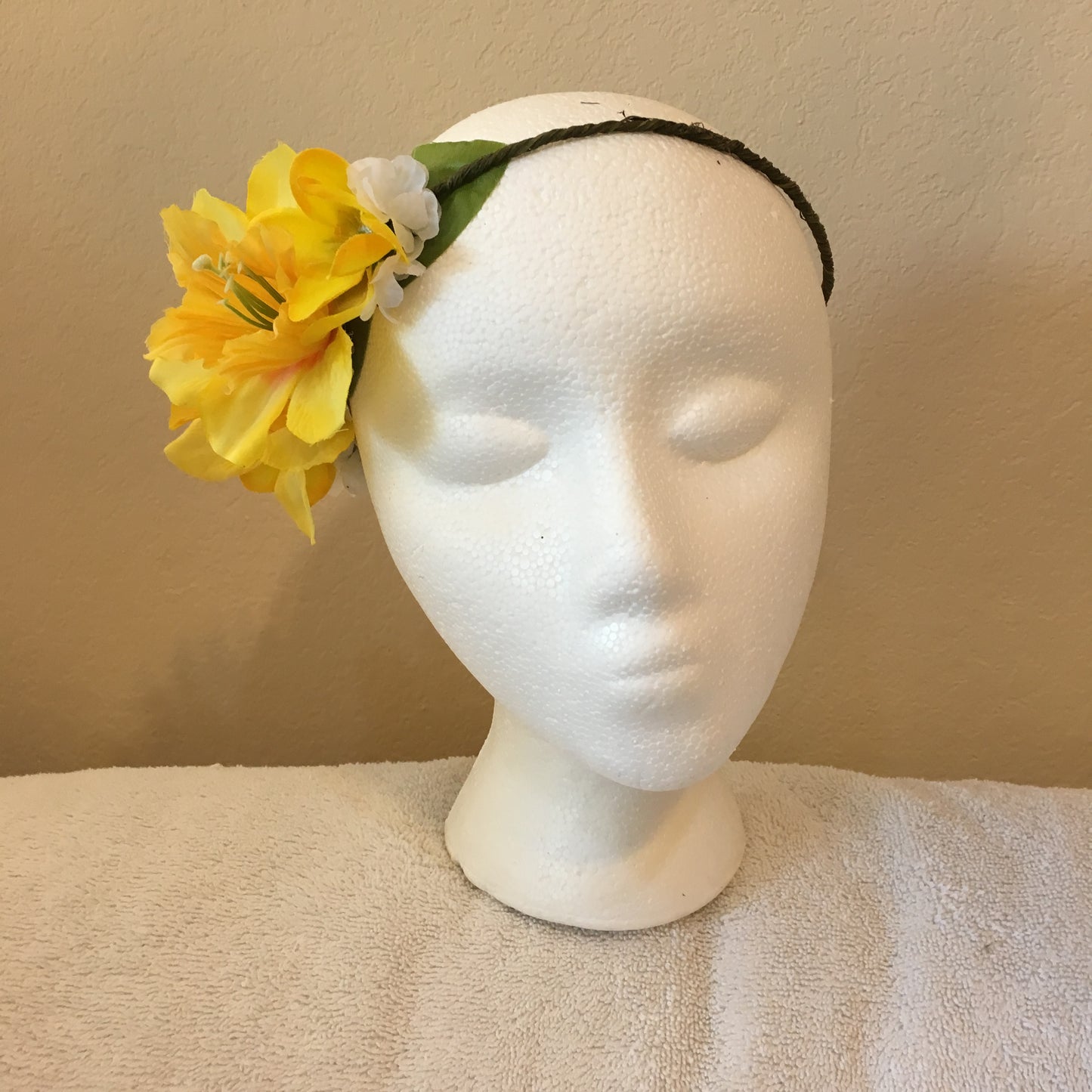 Side Wreath - Yellow daffodil w/ white flower accents
