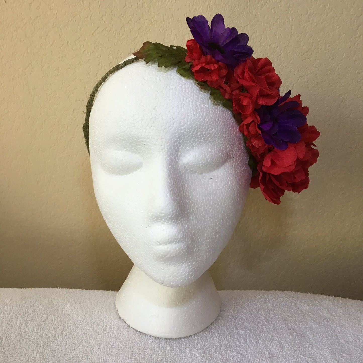 Side Wreath - Red flower w/ red roses & purple daisies
