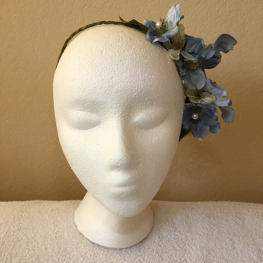 Side Wreath - Light blue & white pearl flowers