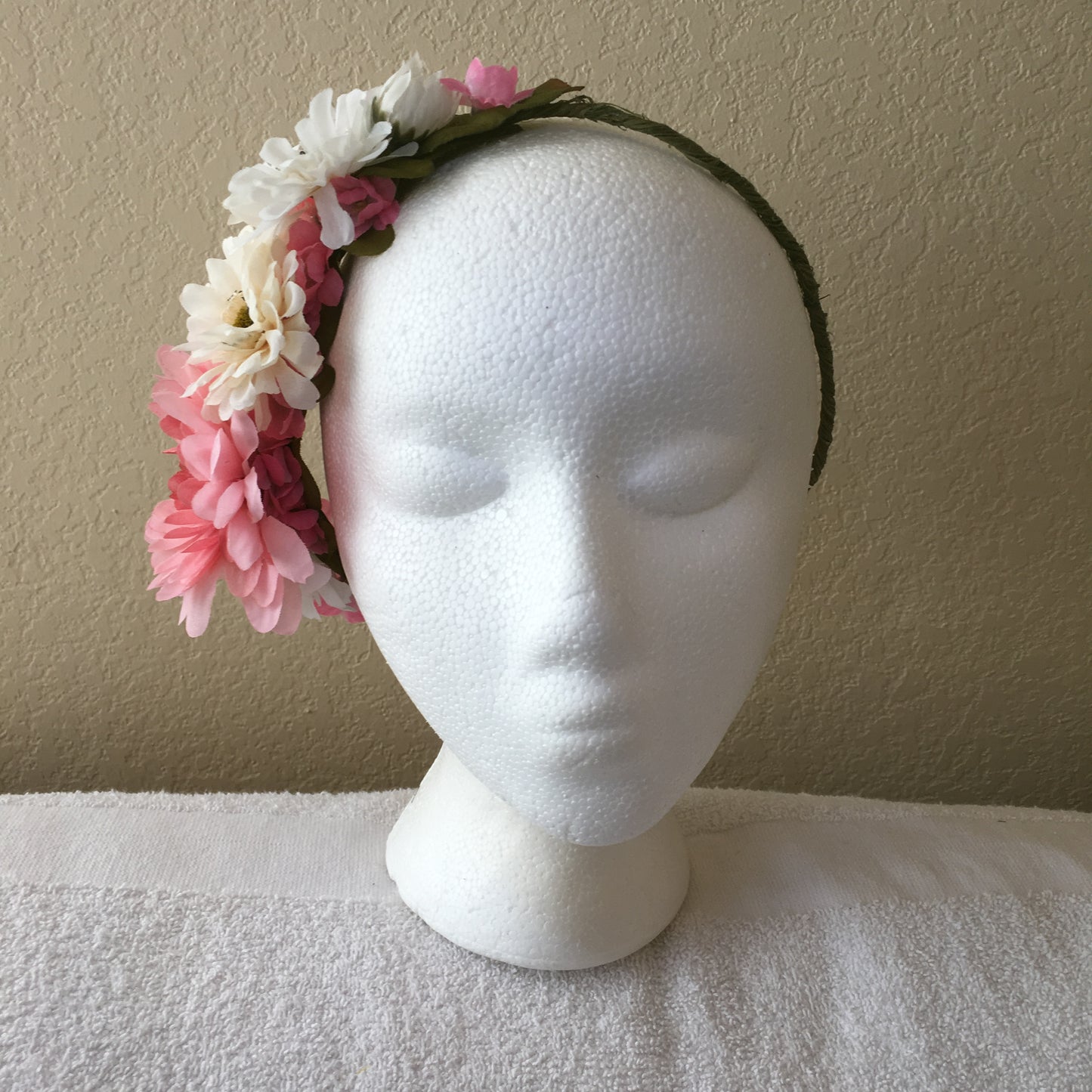 Side Wreath - Pink mum w/ white daisies