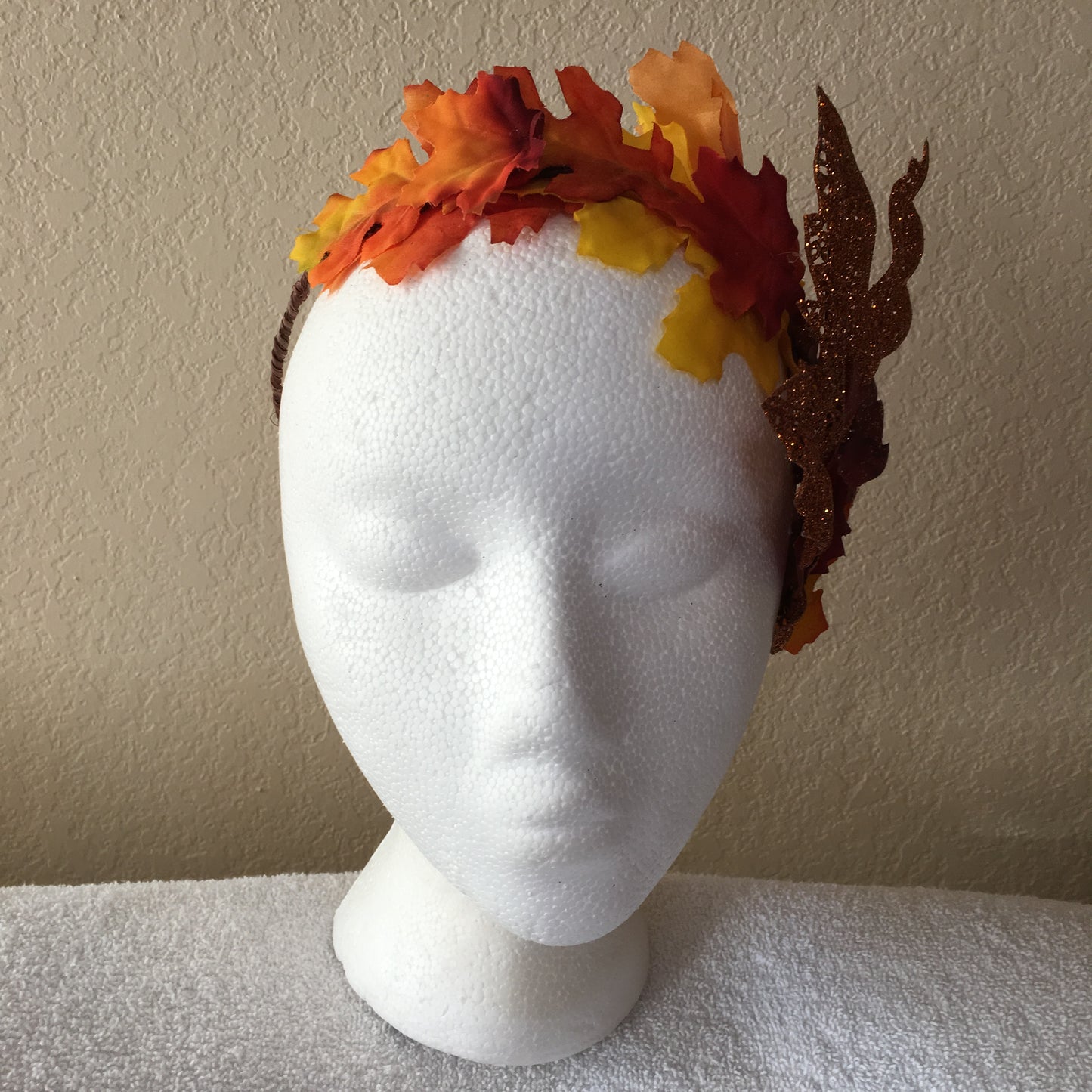 Side Wreath - Fall colors w/one large gold leaf