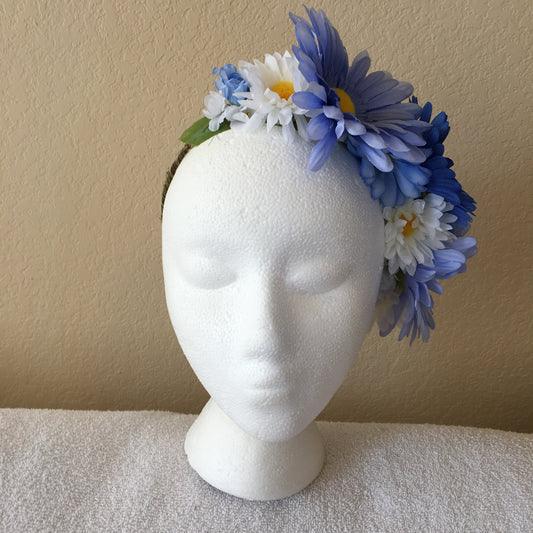 Side Wreath - White & blue daisies - Daisy Explosion