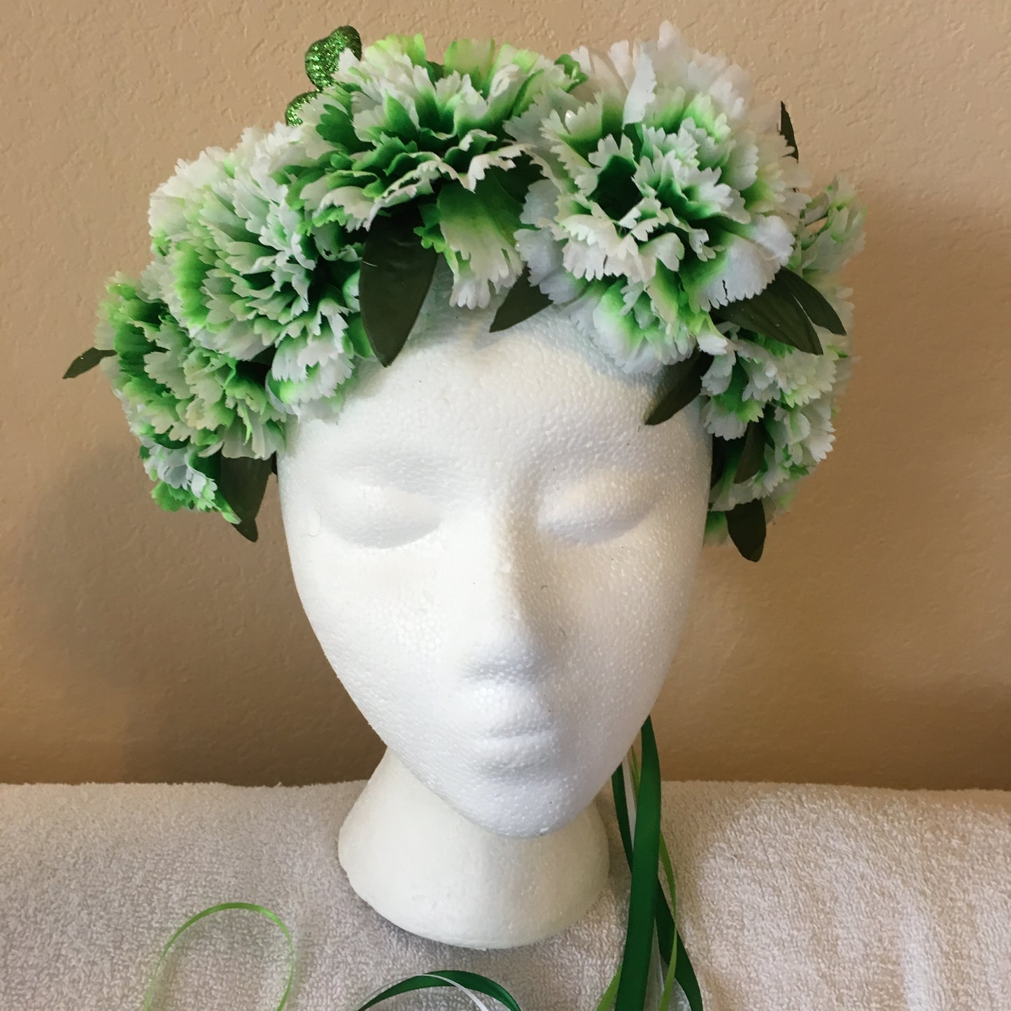 Show Special Wreath - Green & white carnations w/ extra leaves w/ one shamrock accent