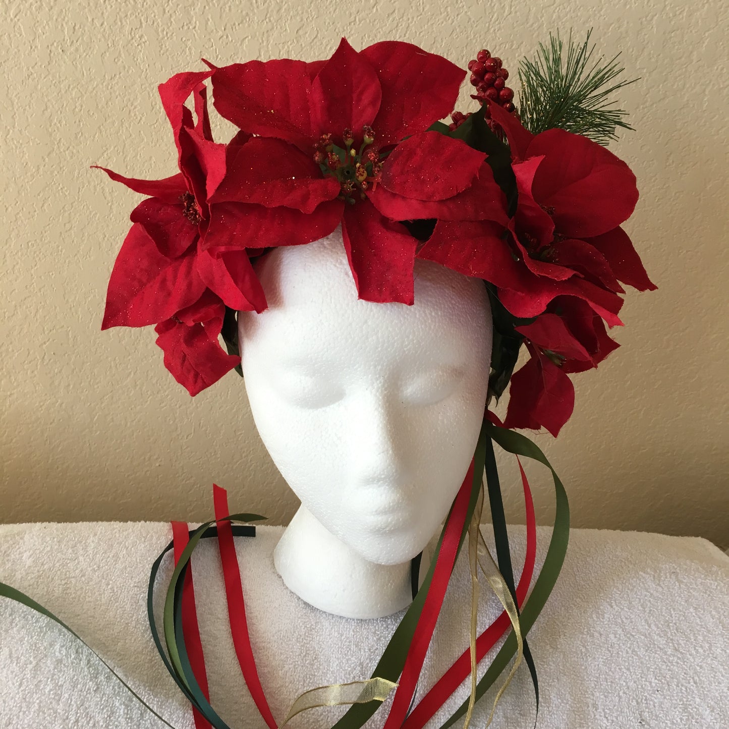 Extra Large Wreath - Extra large red poinsettias
