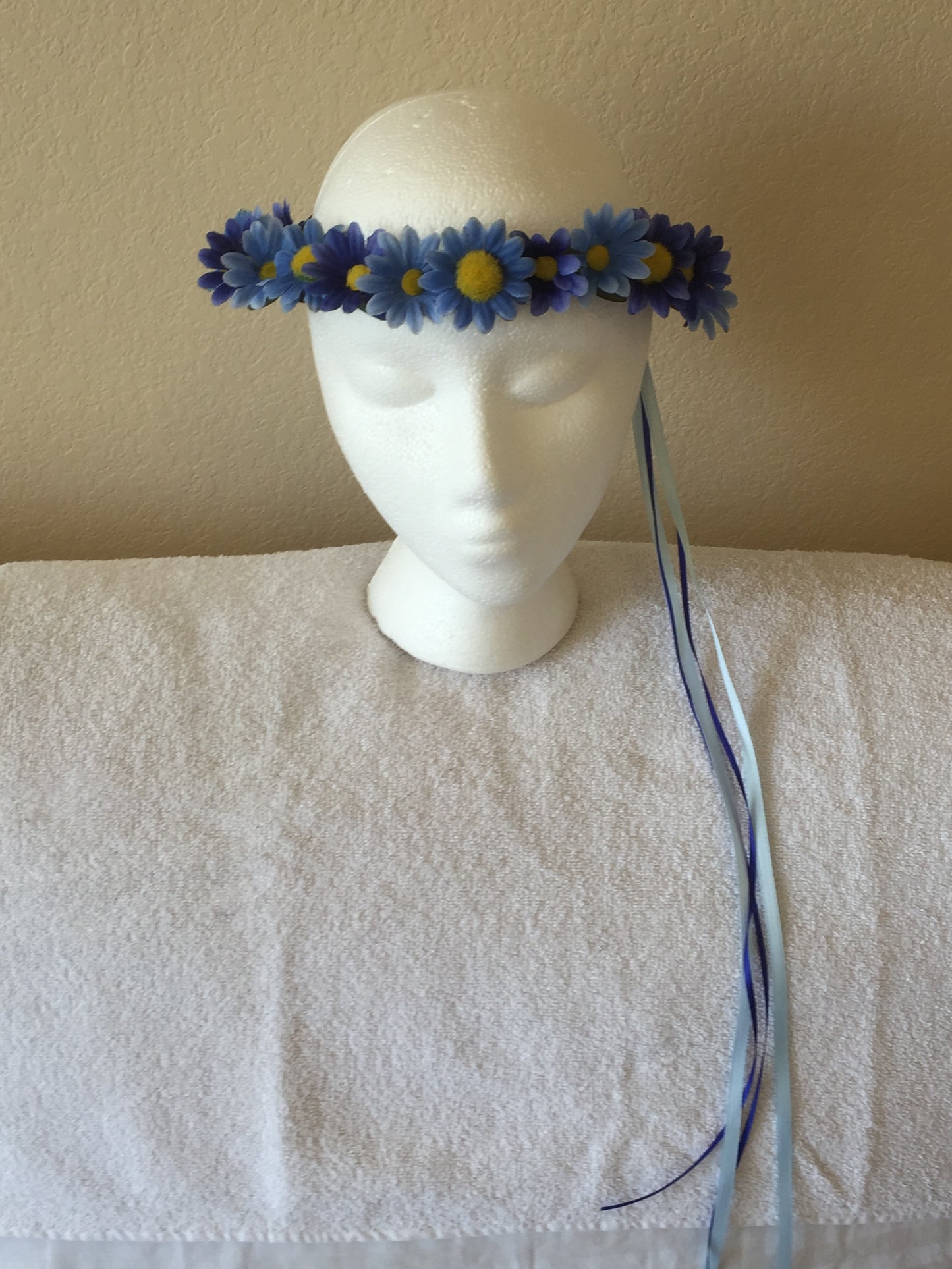 Extra Small Wreath - Blue daisies w/ yellow centers.