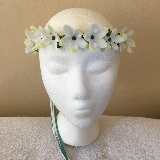 Extra Small Wreath - White flowers w/ yellow tips, w/ green centers