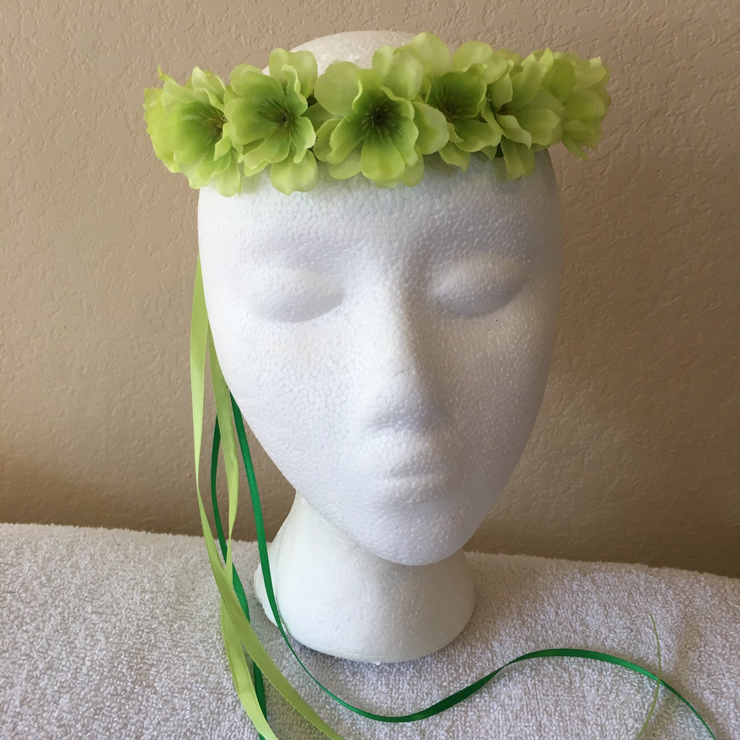 Extra Small Wreath - Solid bright green flowers