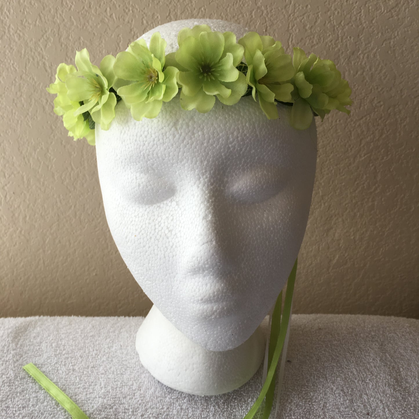 Extra Small Wreath - Bright green small flowers