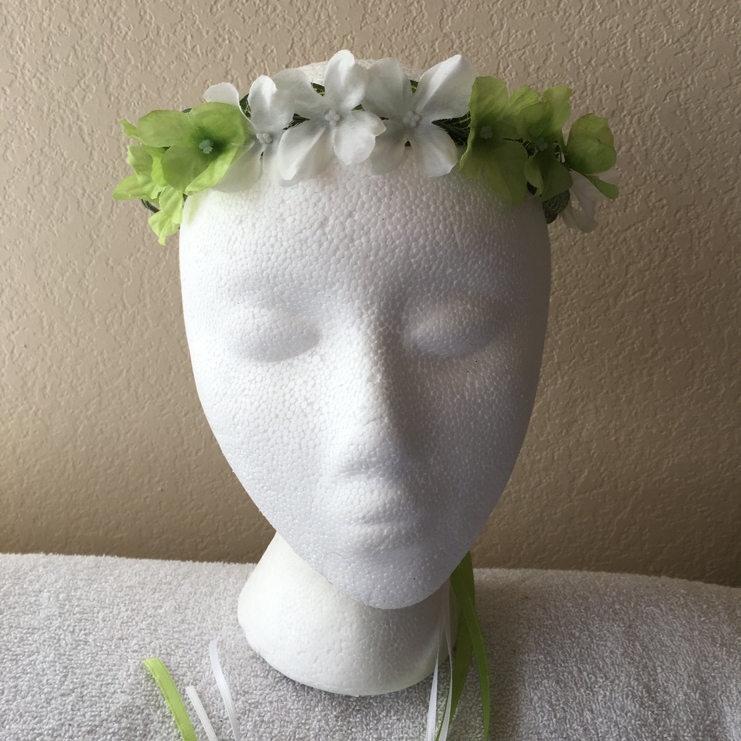 Extra Small Wreath - White & green flowers
