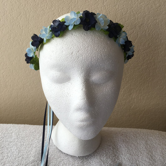 Extra Small Wreath - Small light & dark blue flowers