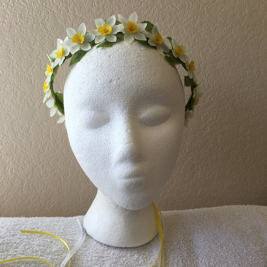 Extra Small Wreath - White & yellow mini daffodils