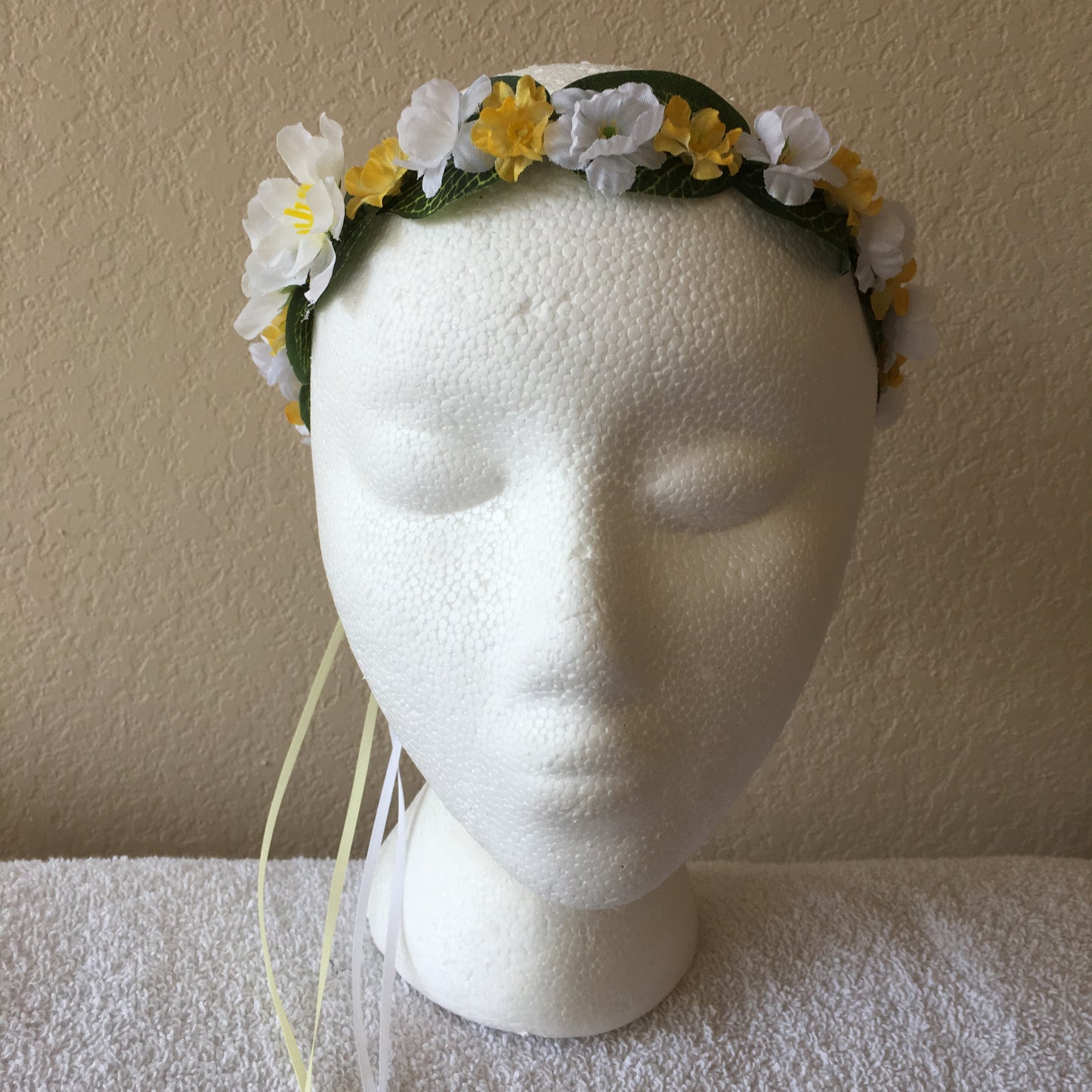Extra Small Wreath - White & yellow flowers