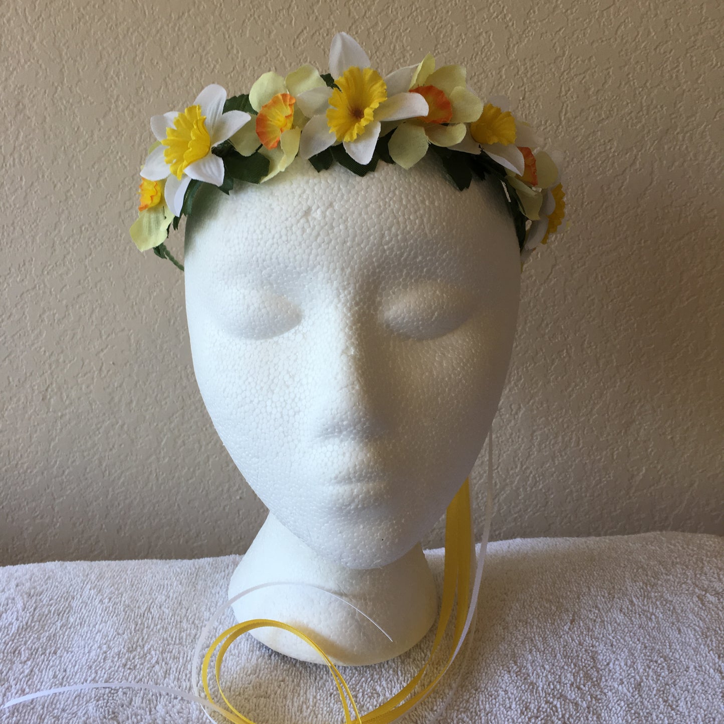 Extra Small Wreath - White & yellow daffodils +