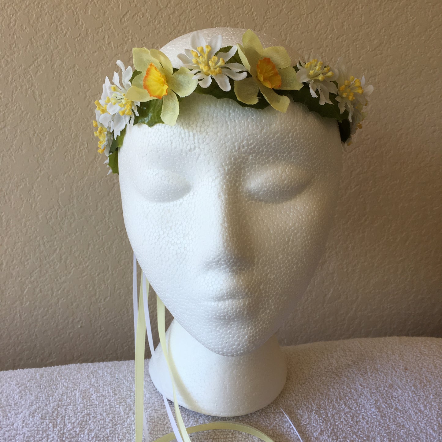 Extra Small Wreath - 2 yellow daffodils & white many petals +