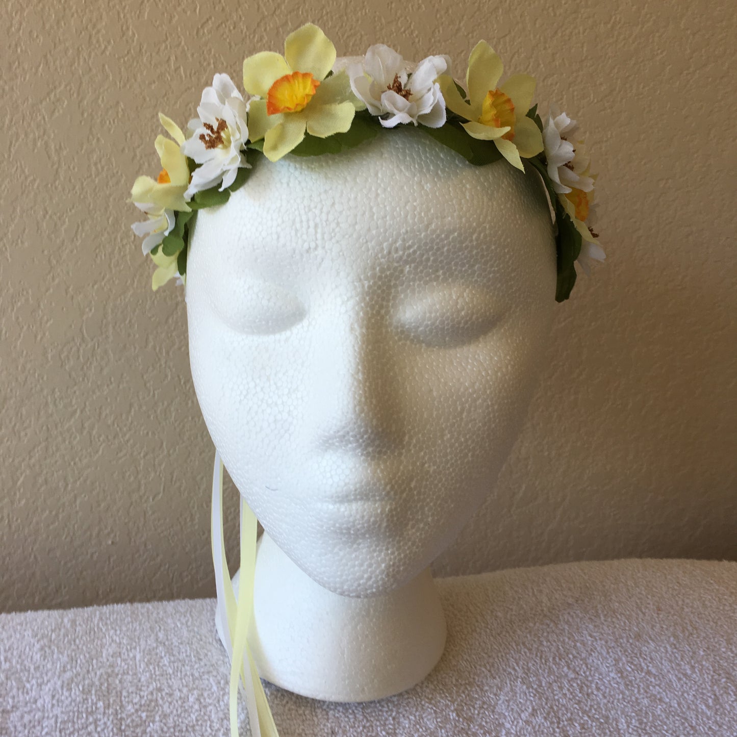 Extra Small Wreath - Yellow daffodils & accent flowers +