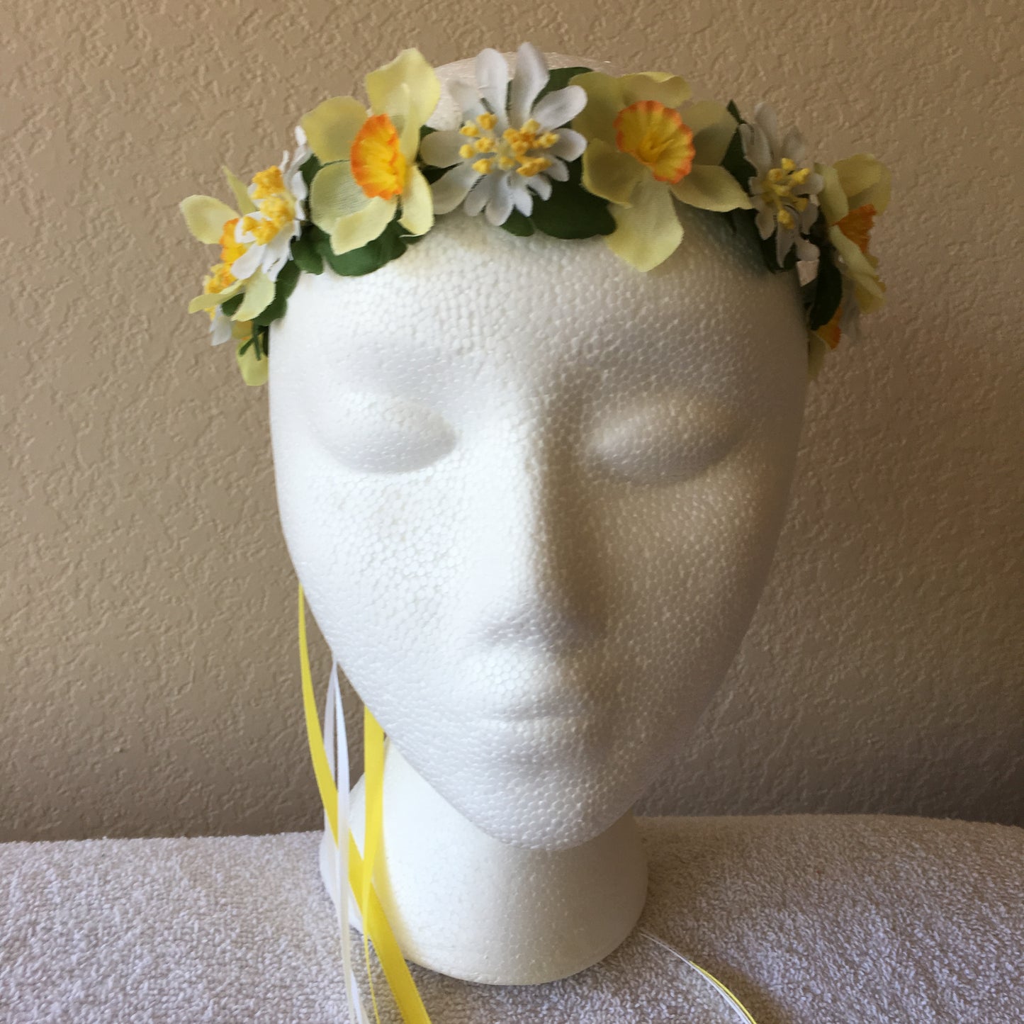 Extra Small Wreath - Yellow daffodils & white many petals +