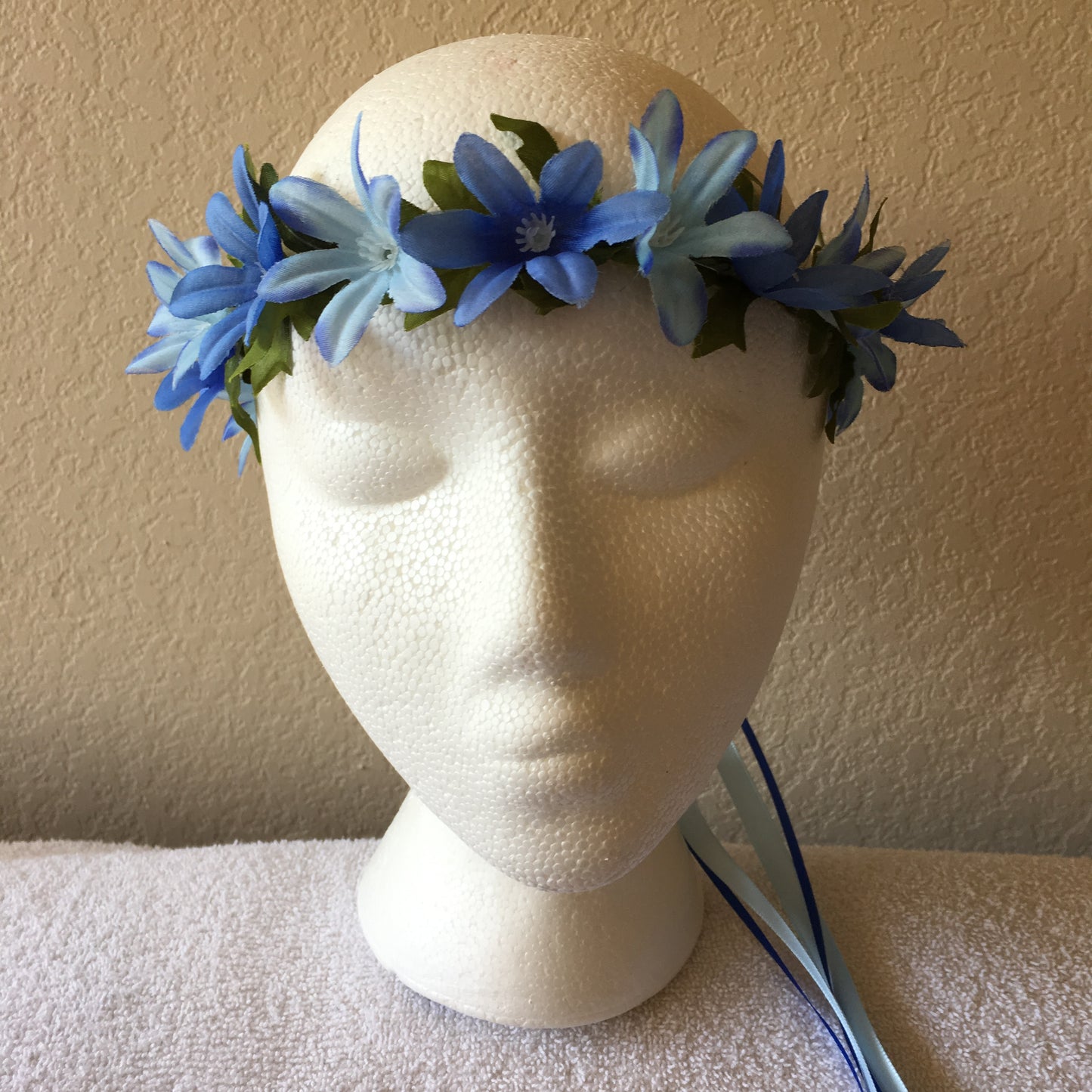 Extra Small Wreath - Dark & light blue spiky flowers