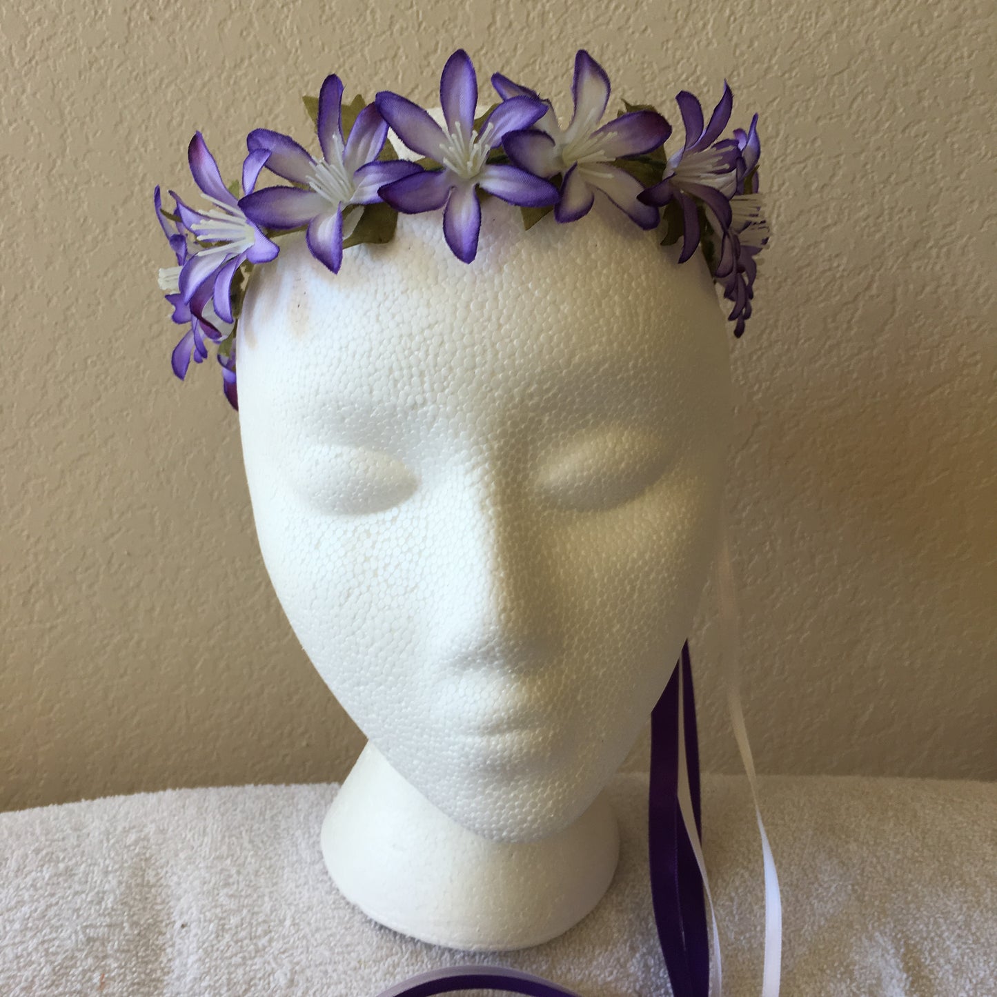 Extra Small Wreath - Purple w/ white pointy flowers +