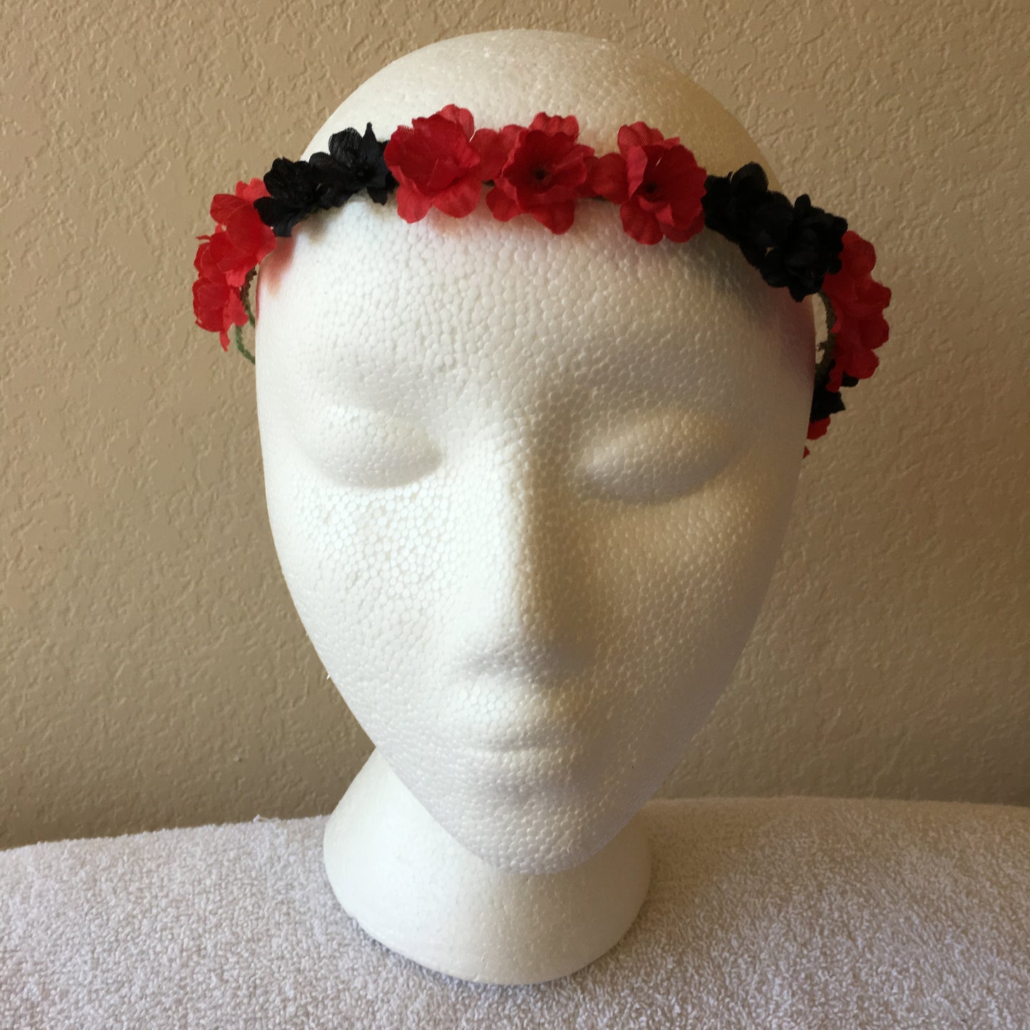 Extra Small Wreath – Red & black flowers
