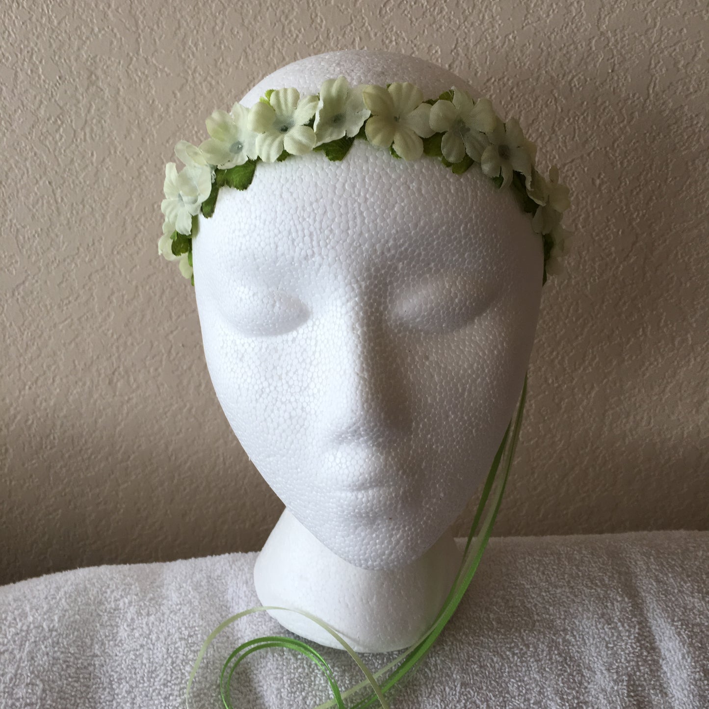 Extra Small Wreath - Pale green flowers