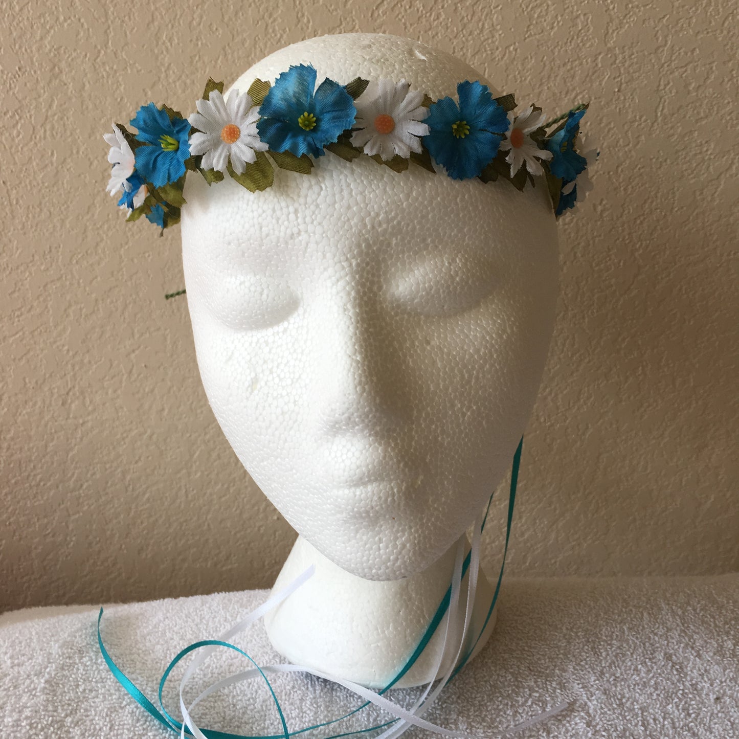 Extra Small Wreath - Teal & white daisies +