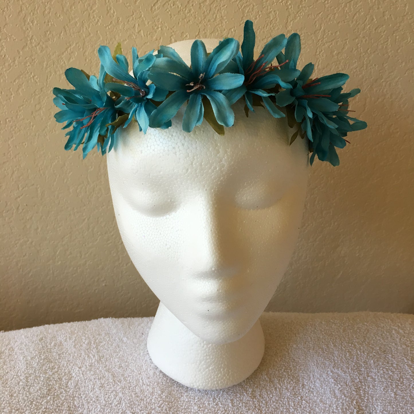 Extra Small Wreath - All teal spiky flowers +