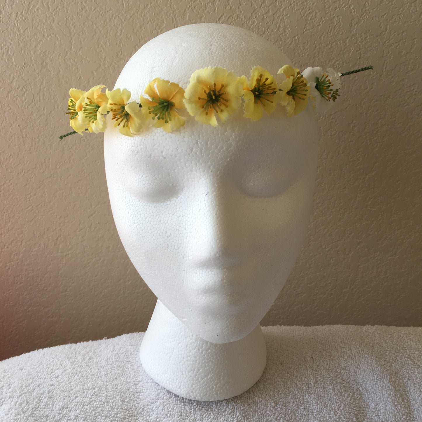 Extra Small Wreath - Yellow & white accent flowers +