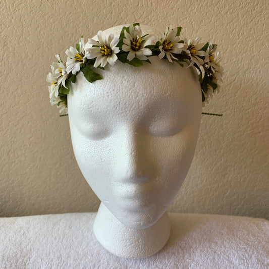 Extra Small Wreath - Off White Spiky Flowers with Yellow Centers