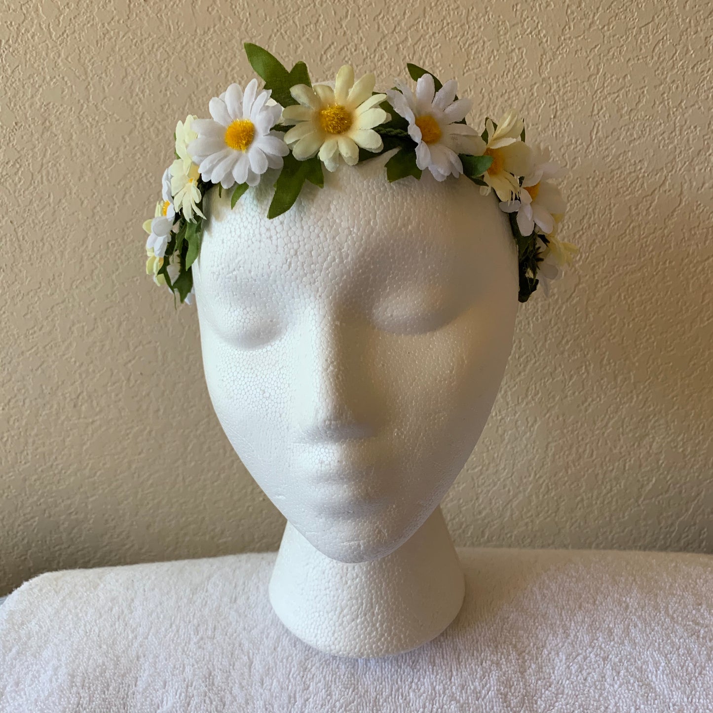 Extra Small Wreath - White and Pale Yellow Daisies